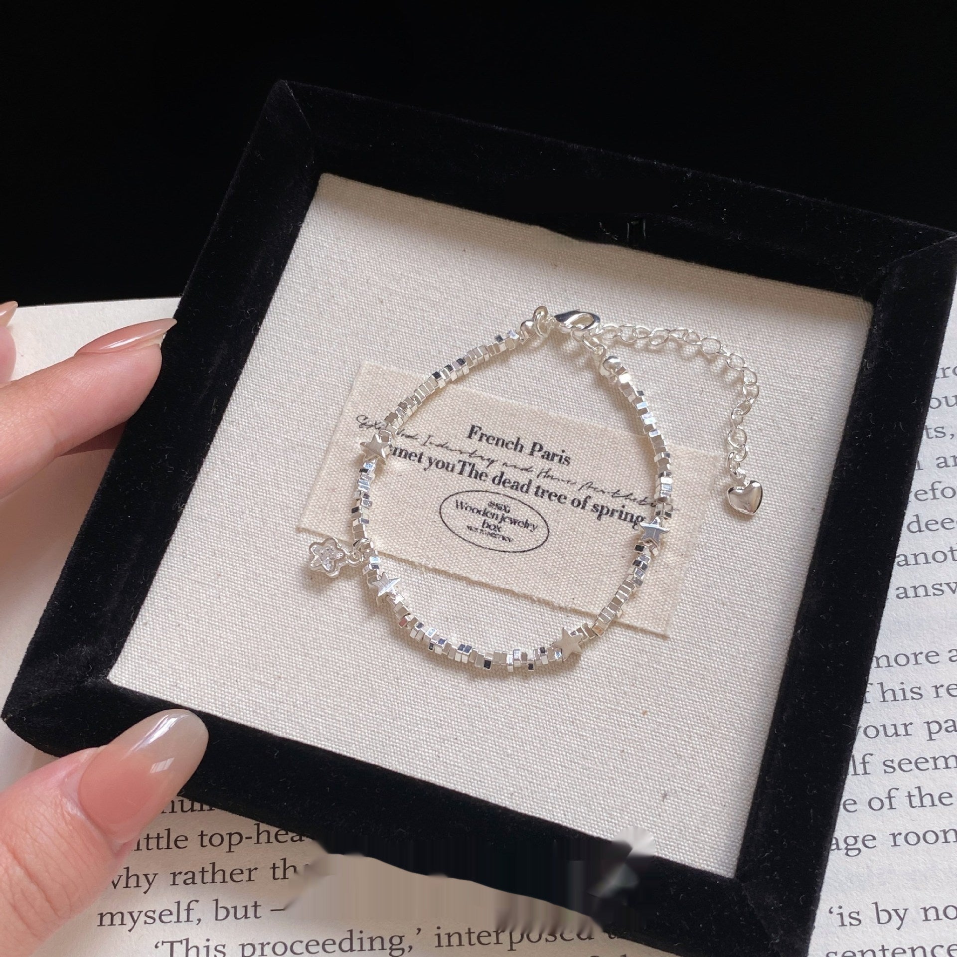 Zircon-spaced Pearl And Silver-dust Cat-head Bracelet For Women