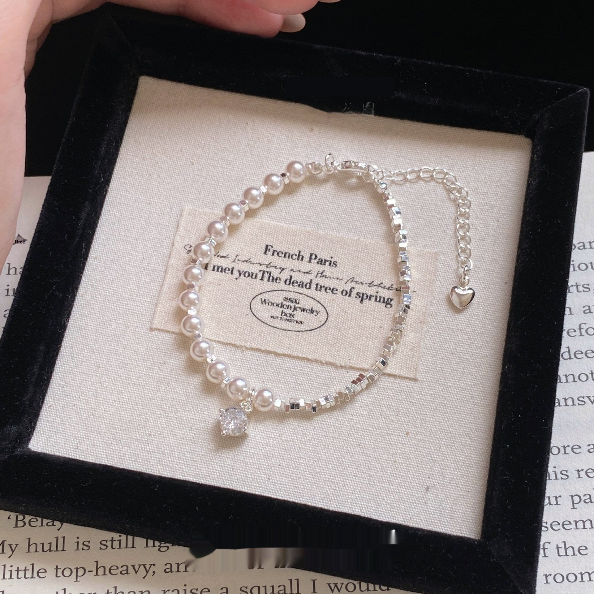 Zircon-spaced Pearl And Silver-dust Cat-head Bracelet For Women