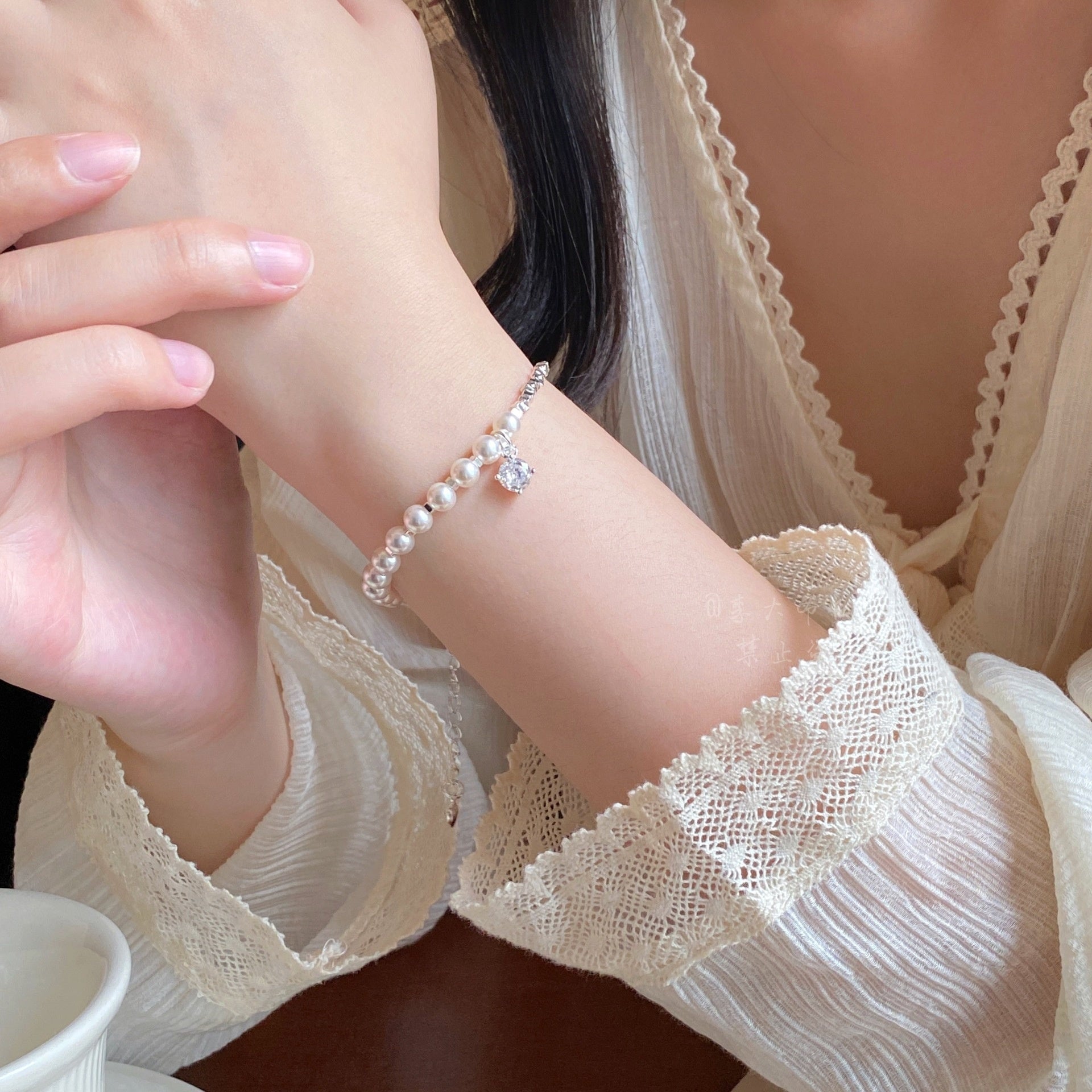 Zircon-spaced Pearl And Silver-dust Cat-head Bracelet For Women